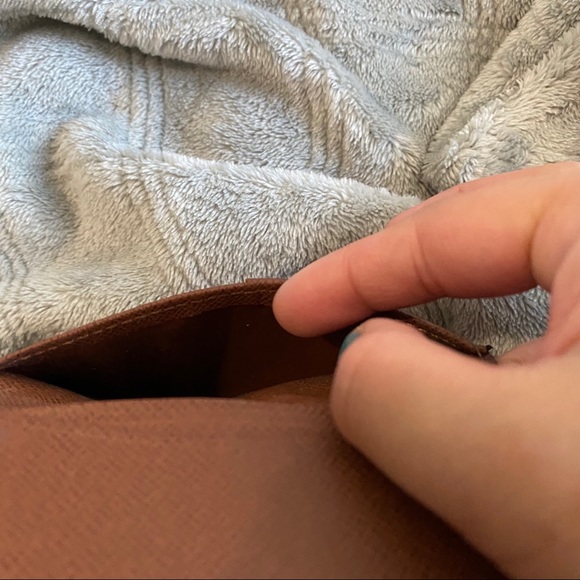 Louis Vuitton Card Holder - Picture 9 of 11